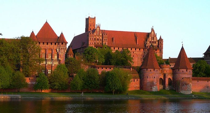 Zamek krzyżacki z 700-letnią tradycją w Malborku