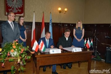 Umowa  z Węgrami_117