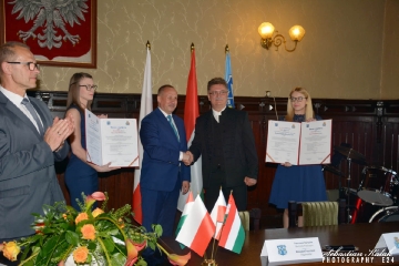 Umowa  z Węgrami_118