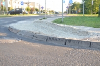 Tak wygląda chodnik przy skrzyżowaniu Rawickiej i Łukasiewicza