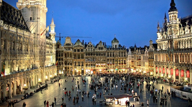 Grand-Place to jeden z najpiękniejszych i najlepiej zachowanych rynków miejskich w Europie