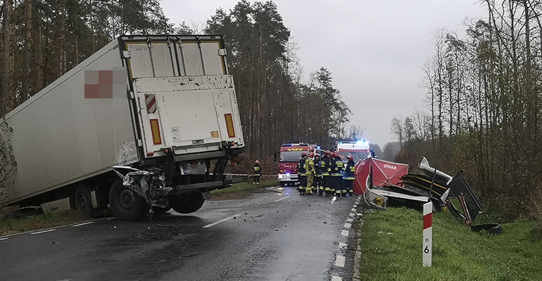 44-latek kierujący busem zginął na miejscu