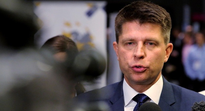 Petru atakuje PiS