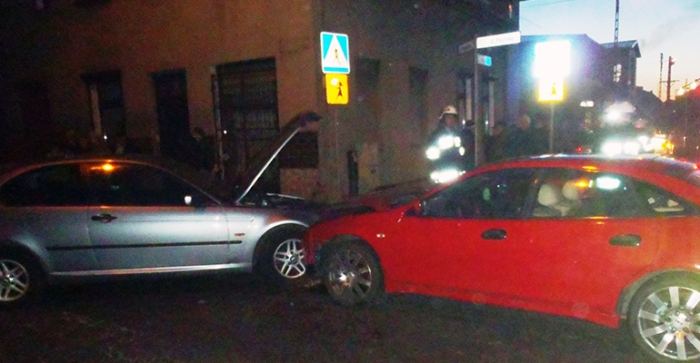 Kolizja mazdy z BMW w Zdunach