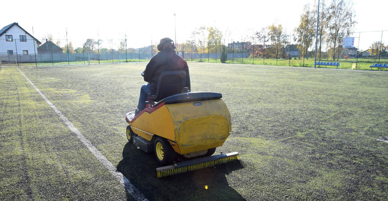 Jesienne zabiegi na sportowych obiektach