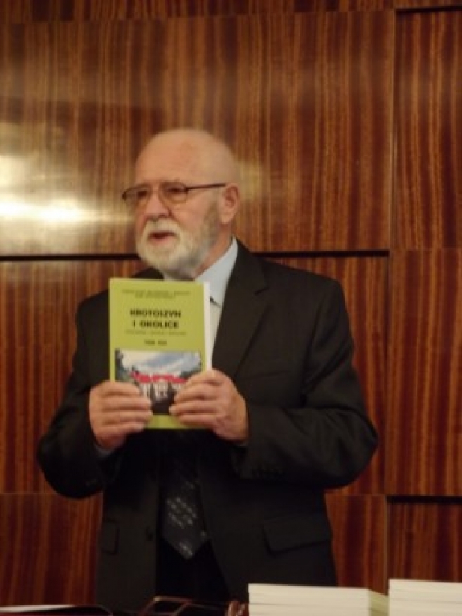 Józef Zdunek prezentujący ósmy już tom książki „Krotoszyn i okolice”