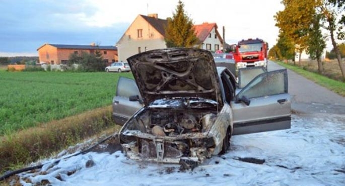 Pożar samochodu w Biadkach[gallery]