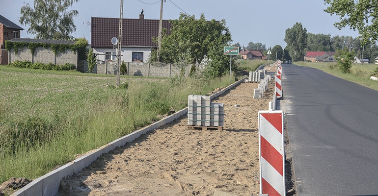 Trzy etapy budowy ścieżki rowerowej