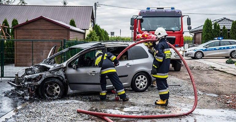 Groźny pożar samochodu