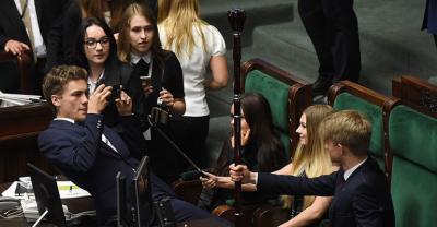 Młodzież poza Sejmem
