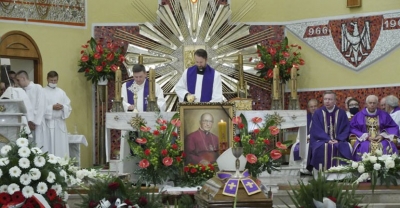 Ostrowianie uczcili pamięć wieloletniego proboszcza parafii pw. św. Atoniego w Ostrowie