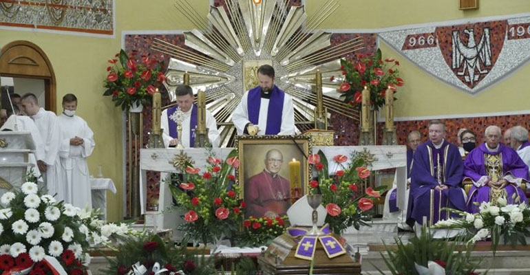 Ostrowianie uczcili pamięć wieloletniego proboszcza parafii pw. św. Atoniego w Ostrowie