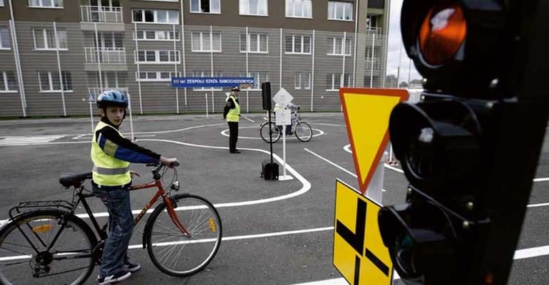 Kask i kamizelka odblaskowa – nieobowiązkowo