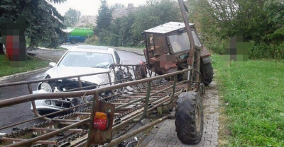 Mercedesem wjechał w ciągnik rolniczy