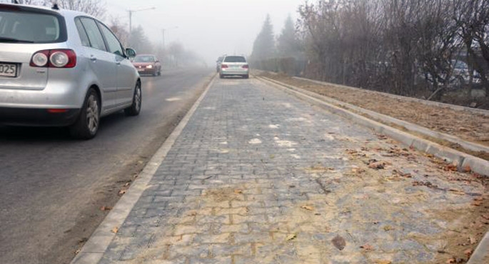 Ścieżka rowerowa i zatoka parkingowa