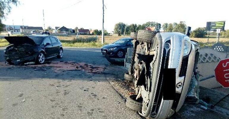 Groźny wypadek drogowy w Ostrowąsach