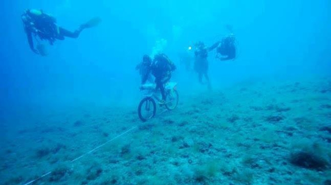 Czy można jeździć rowerem pod wodą?