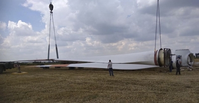 Niemiecka firma buduje wiatrak[wideo]
