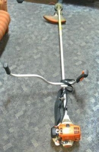 Posiedzi za kosę spalinową