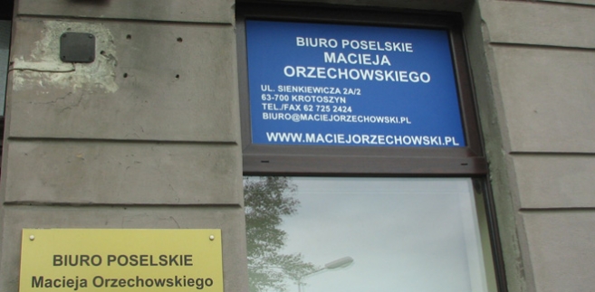 Biuro Orzechowskiego w czołówce