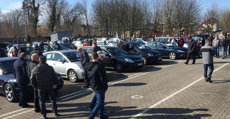 Giełda czynna w każdą niedzielę od godz. 7:00 do 14:00