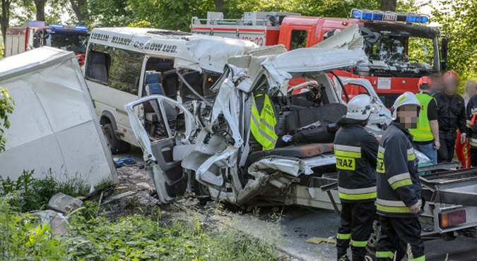 Zderzenie busów: 4 zabitych i ranni