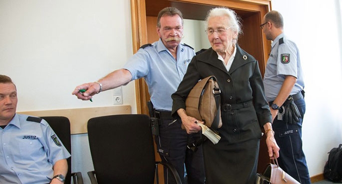 Za Auschwitz bez sądu
