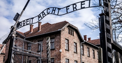 Amerykanin wyrył swoje imię w Auschwitz!