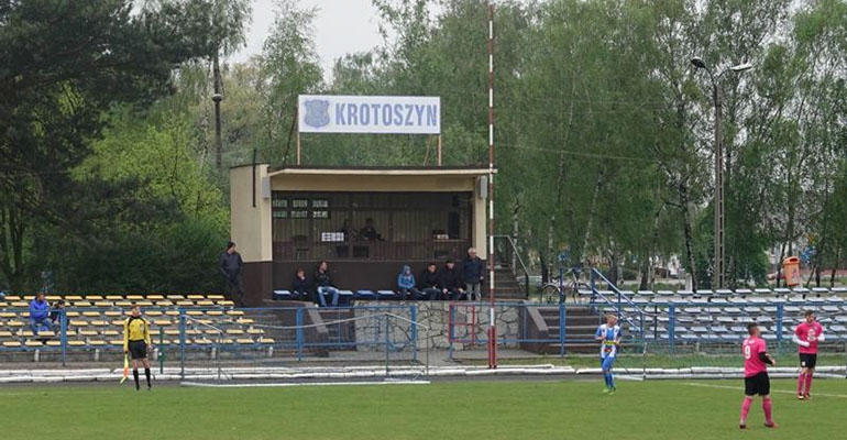 Wypędząkomunę ze stadionu?