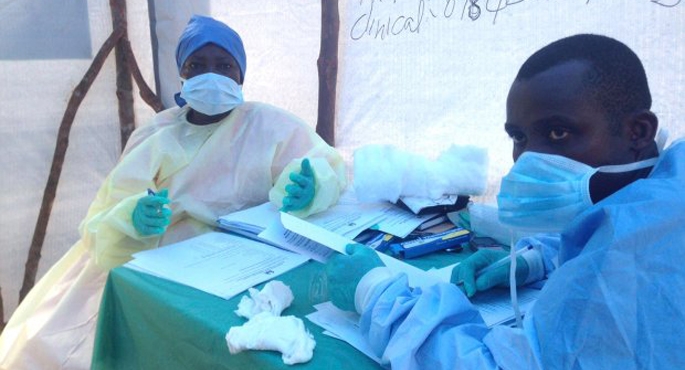 Ebola: WHO nie zaleca mniej lotów