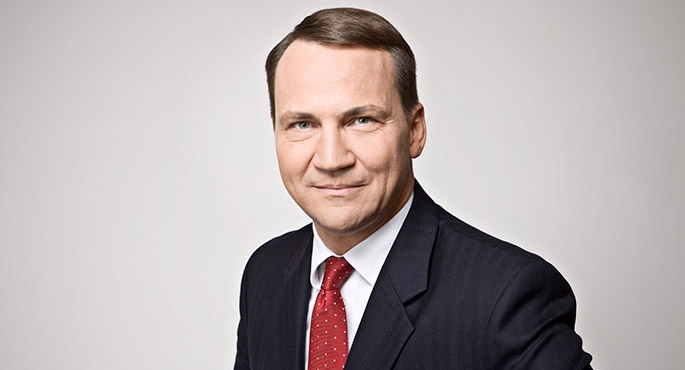 Marszałek Sejmu hojnie sypie pieniędzmi