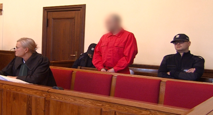 Zatłukł młotkiem ojca i synka