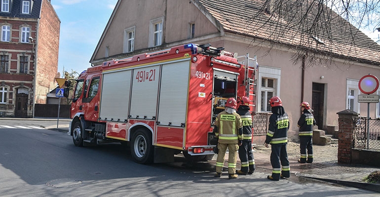 Duże zadymienie w kamienicy