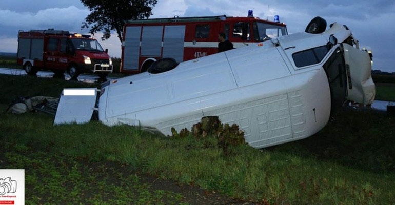 Bus wylądował w rowie