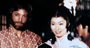 To był jeden z tych seriali, które wniosły do szarej polski rzeczywistości nieco kolorytu i egzotyki