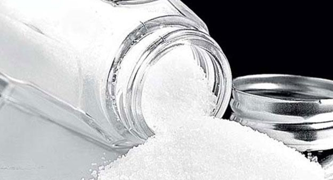 Dziennie, bez wielkiej szkody dla zdrowia, możemy spożywać jedną łyżeczkę soli