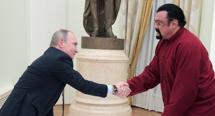 Putin dał paszport Stevenowi Seagalowi