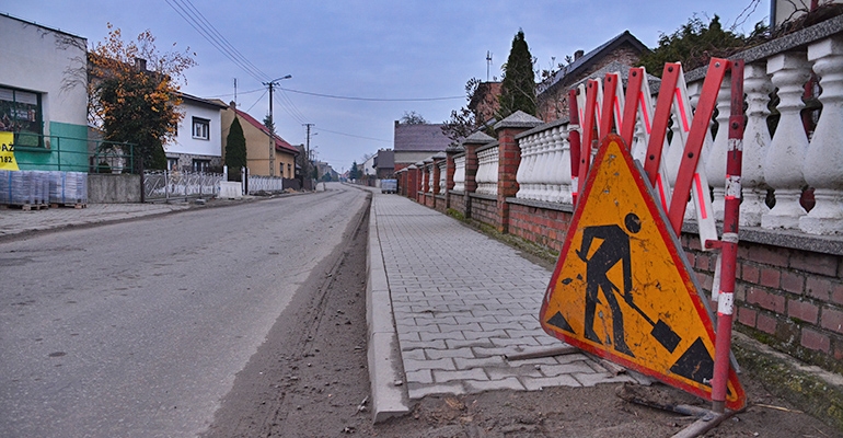 Przekładają chodniki