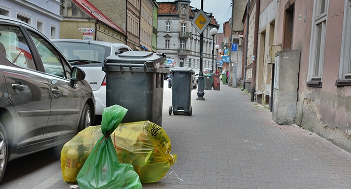 Nowa firma nie zna dobrze terenu i stąd liczne opóźnienia