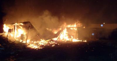 Pożar na terenie gospodarstwa w Baszkowie