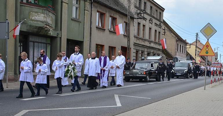 Koleżanki mdlały na pogrzebie Zuzi, Kamila i Kacpra