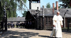 Milczenie w obozie śmierci