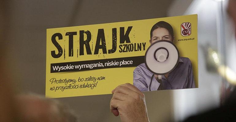 W sądzie i w szkołach zakończyły się protesty