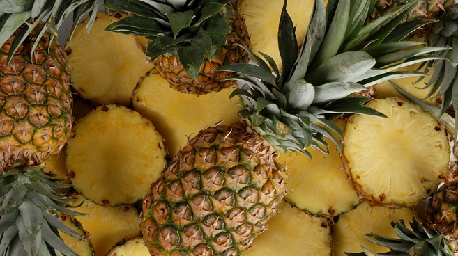 Plastry świeżego ananasa zapobiegają otyłości