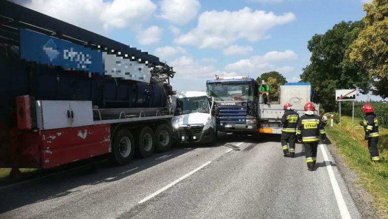 Pijany staranował auta służby drogowej