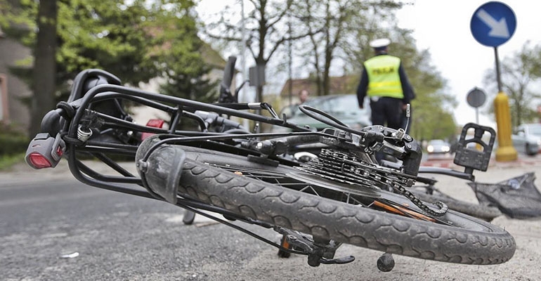 Auto potrąciło rowerzystkę