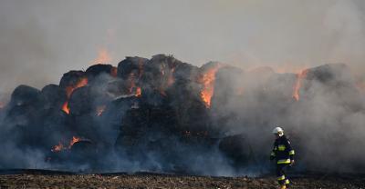 Ponad 14 godzin strażacy gasili pożar wiaty w Starymgrodzie