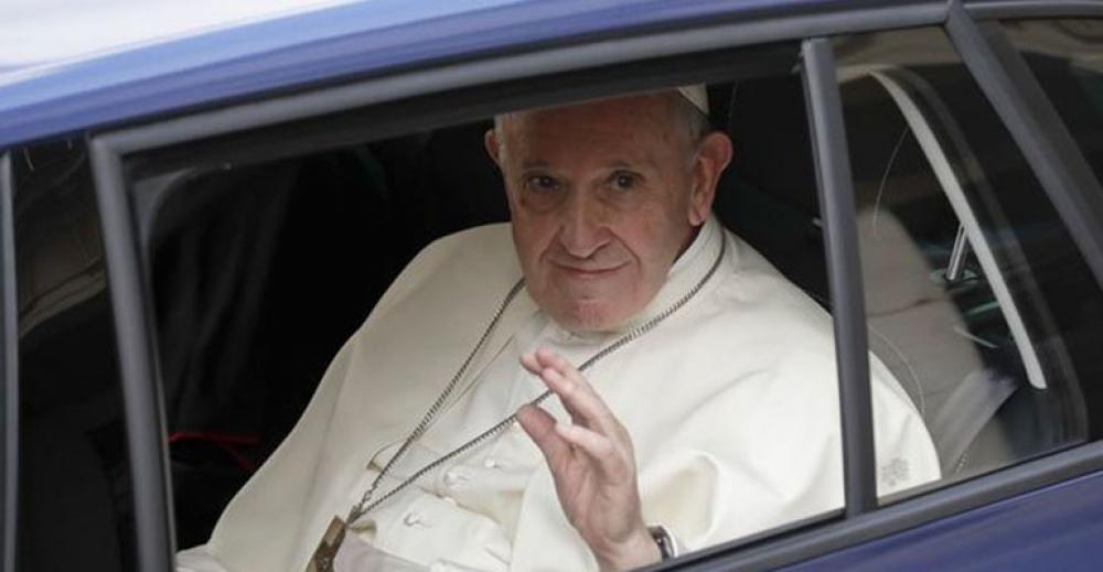 Papież oddał bezdomnym auto