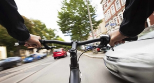 80-latek ma uraz głowy i złamane podudzie