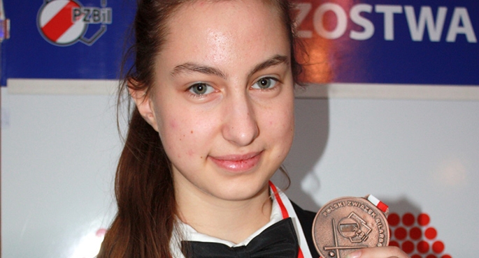 Weronika Karwik ze zdobytym brązowym medalem
